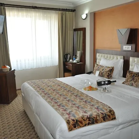 Hotel Elan Pera 3*