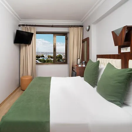 Hotel Elan Pera 3*