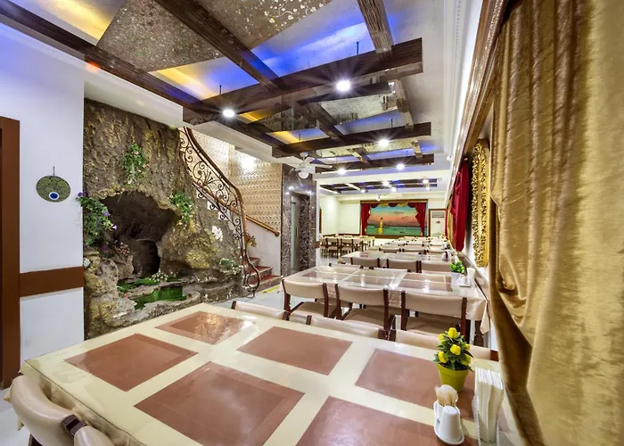 Отель Elan Pera