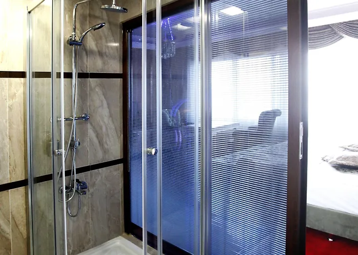 Отель Elan Pera