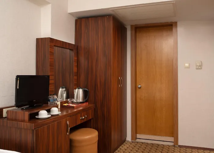 Отель Elan Pera