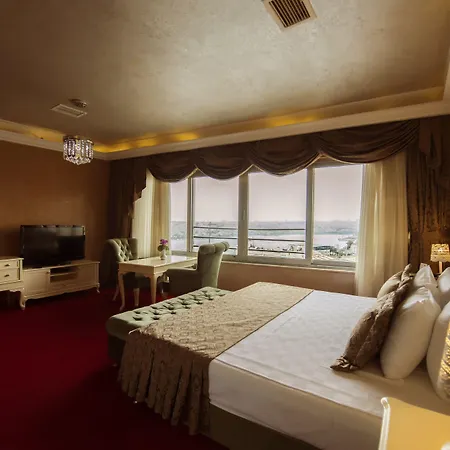 Elan Pera Hotel