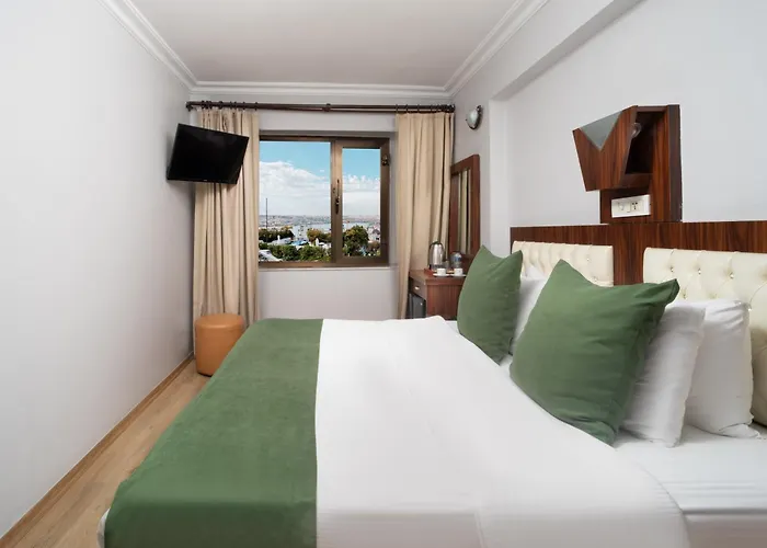 Hotel Elan Pera 3*
