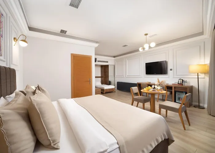 Hotel Elan Pera 3*