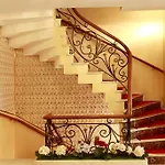 Hotel Elan Pera 3*