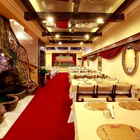Hotel Elan Pera 3*