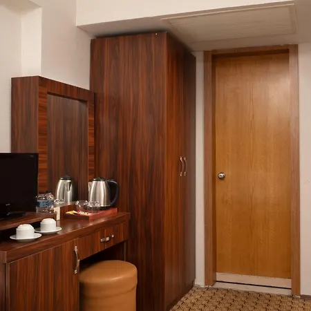 Otel Elan Pera